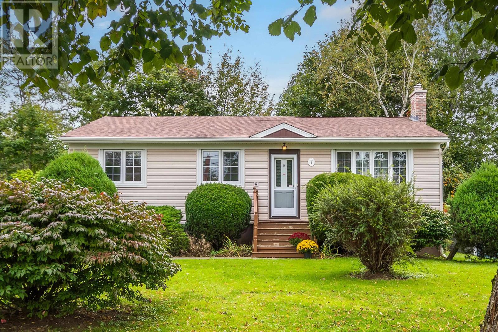 For sale 7 Digby Crescent, Dartmouth, Nova Scotia B2W2G1 202321717
