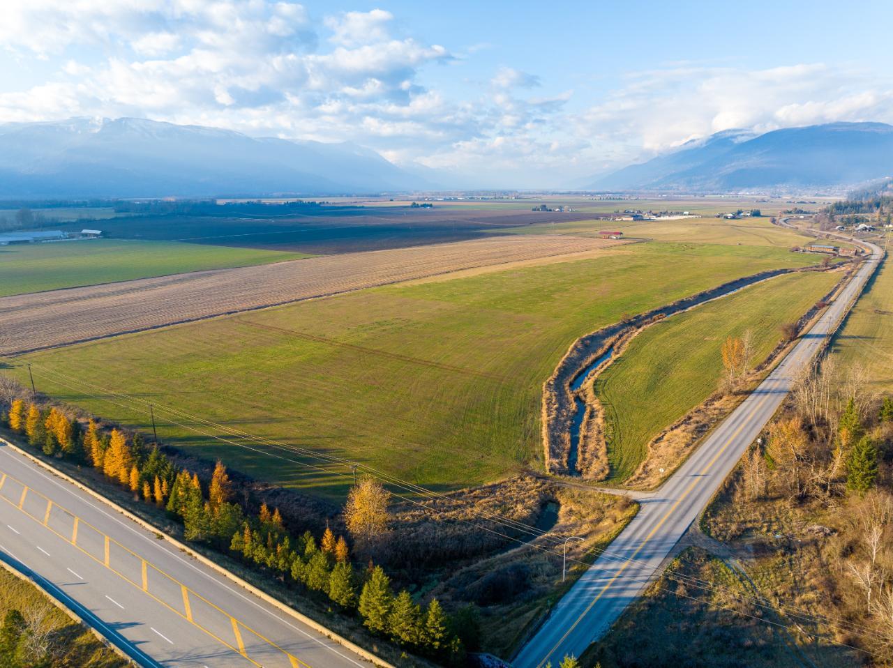 For sale 2149 LOWER WYNNDEL ROAD, Creston, British Columbia V0B2N1