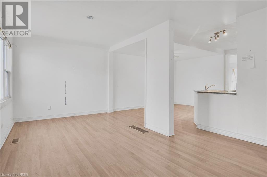 For sale 11 BROADWAY Avenue, Brockville, Ontario K6V1T9 40516313