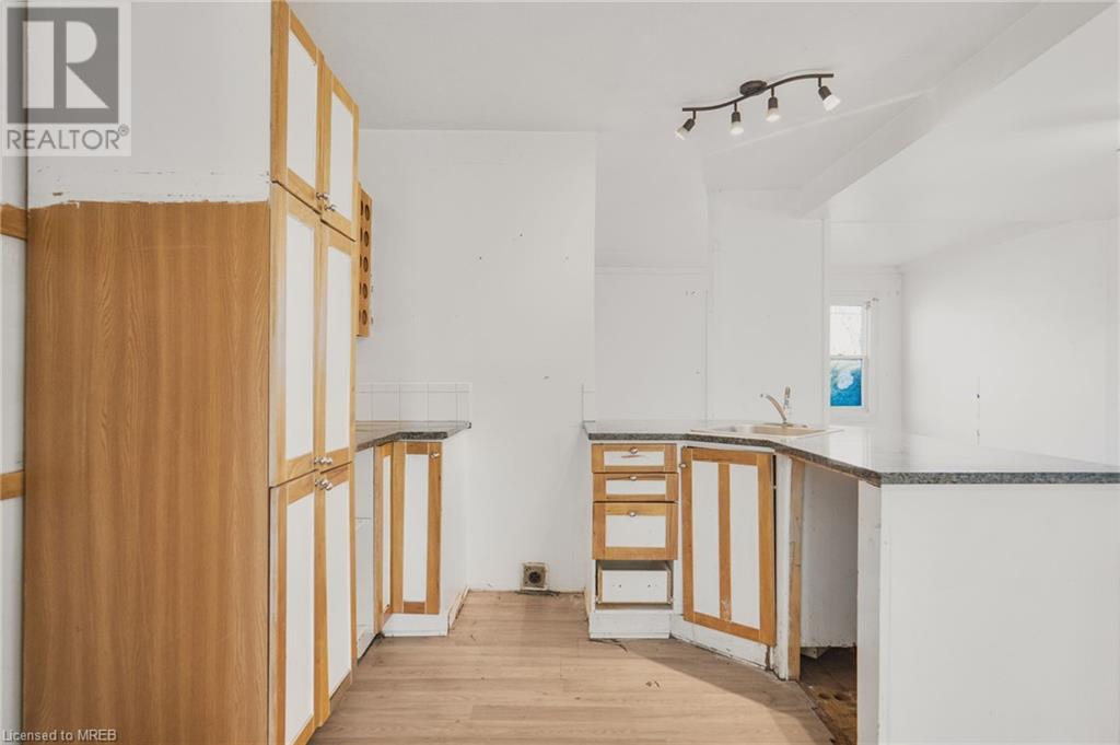 For sale 11 BROADWAY Avenue, Brockville, Ontario K6V1T9 40516313