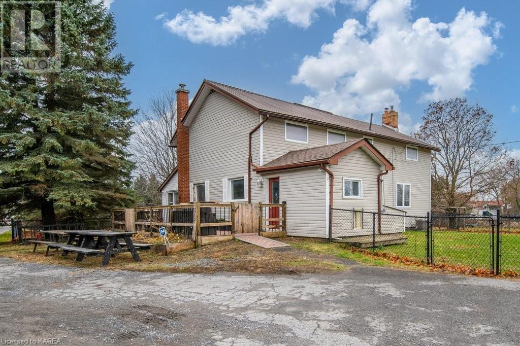 For sale: 8061 E COUNTY ROAD 2, Greater Napanee, Ontario K0K2W0