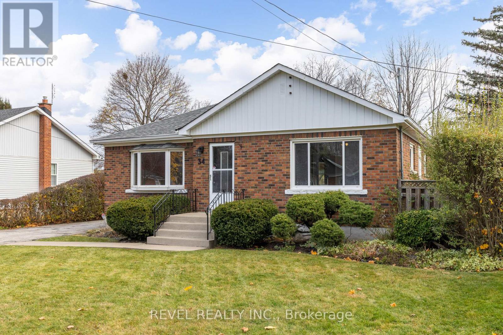 For sale: 34 DUNBLANE AVE, St. Catharines, Ontario L2M3Z7