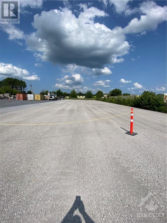 For lease 5020 HERBERT DRIVE, Ottawa, Ontario K4B1J1 1370851