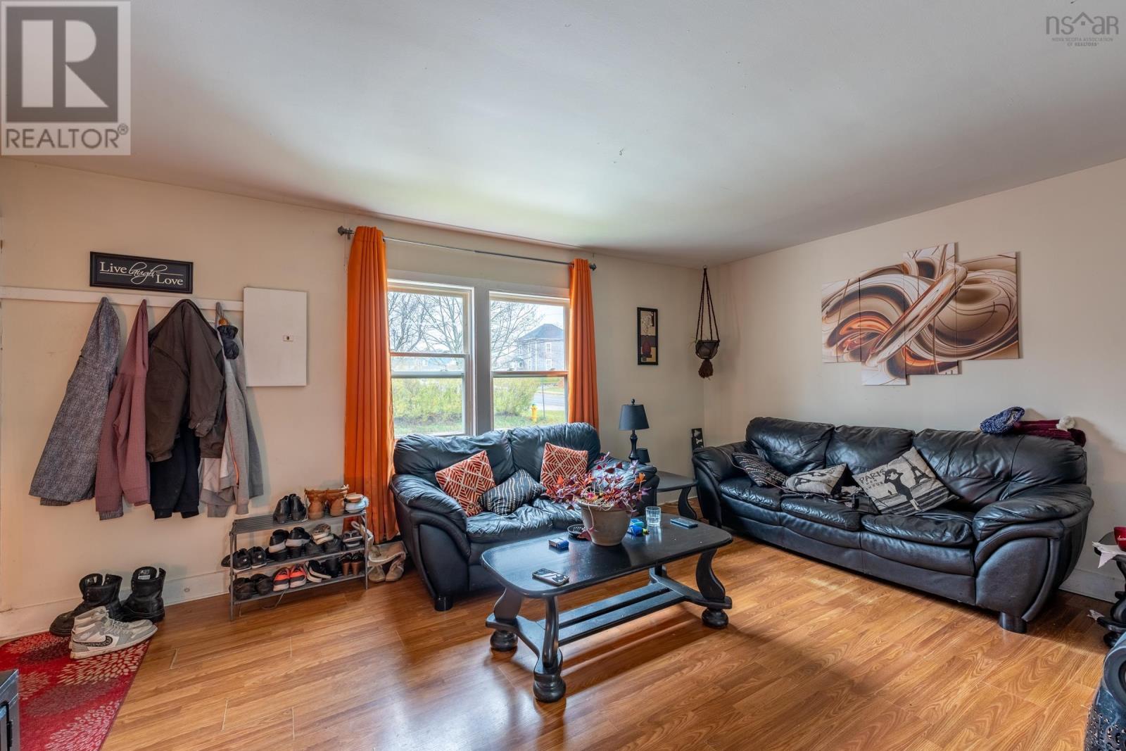 For sale 99 Pleasant Street, Yarmouth, Nova Scotia B5A2J3 202325110