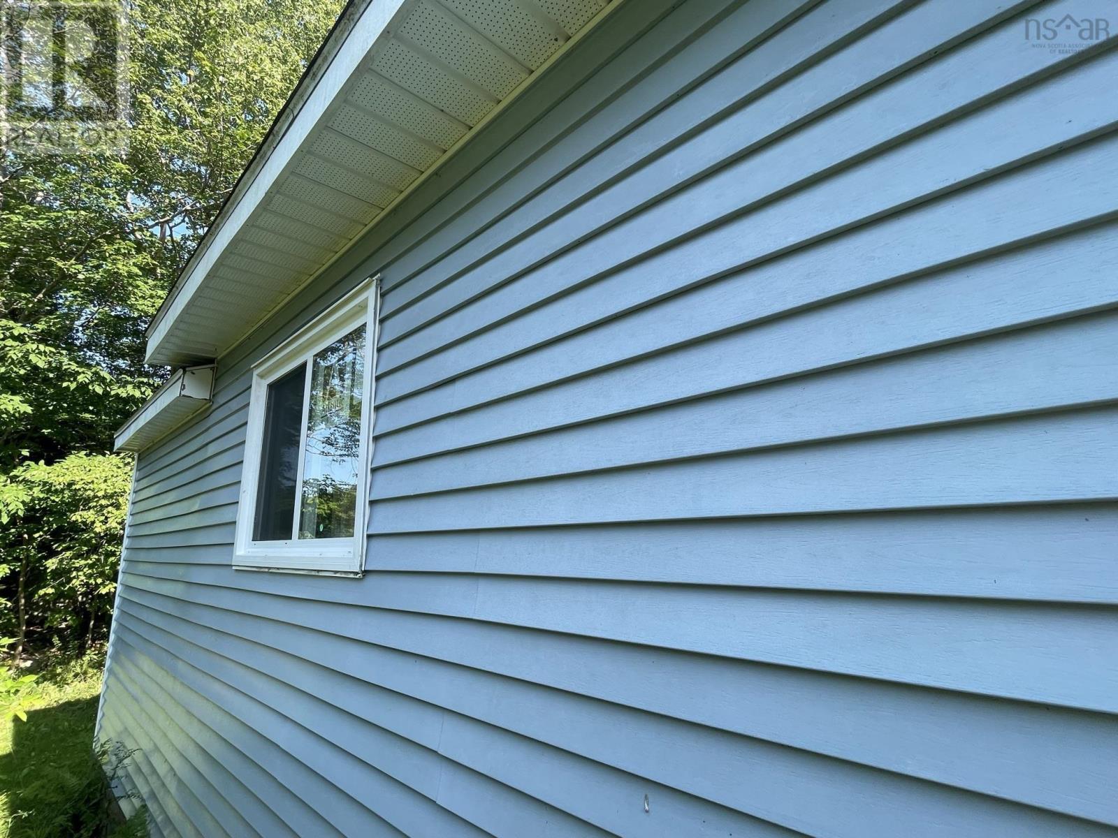 For sale 18 HILL CREST Avenue, Brooklyn, Nova Scotia B0J1H0