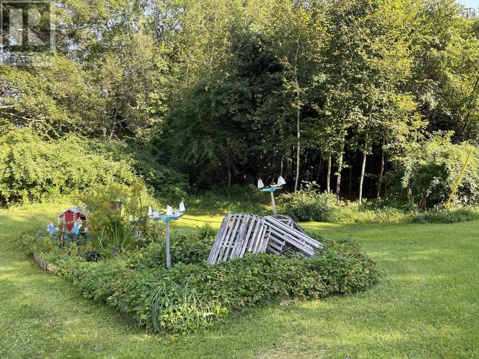 For sale 18 HILL CREST Avenue, Brooklyn, Nova Scotia B0J1H0