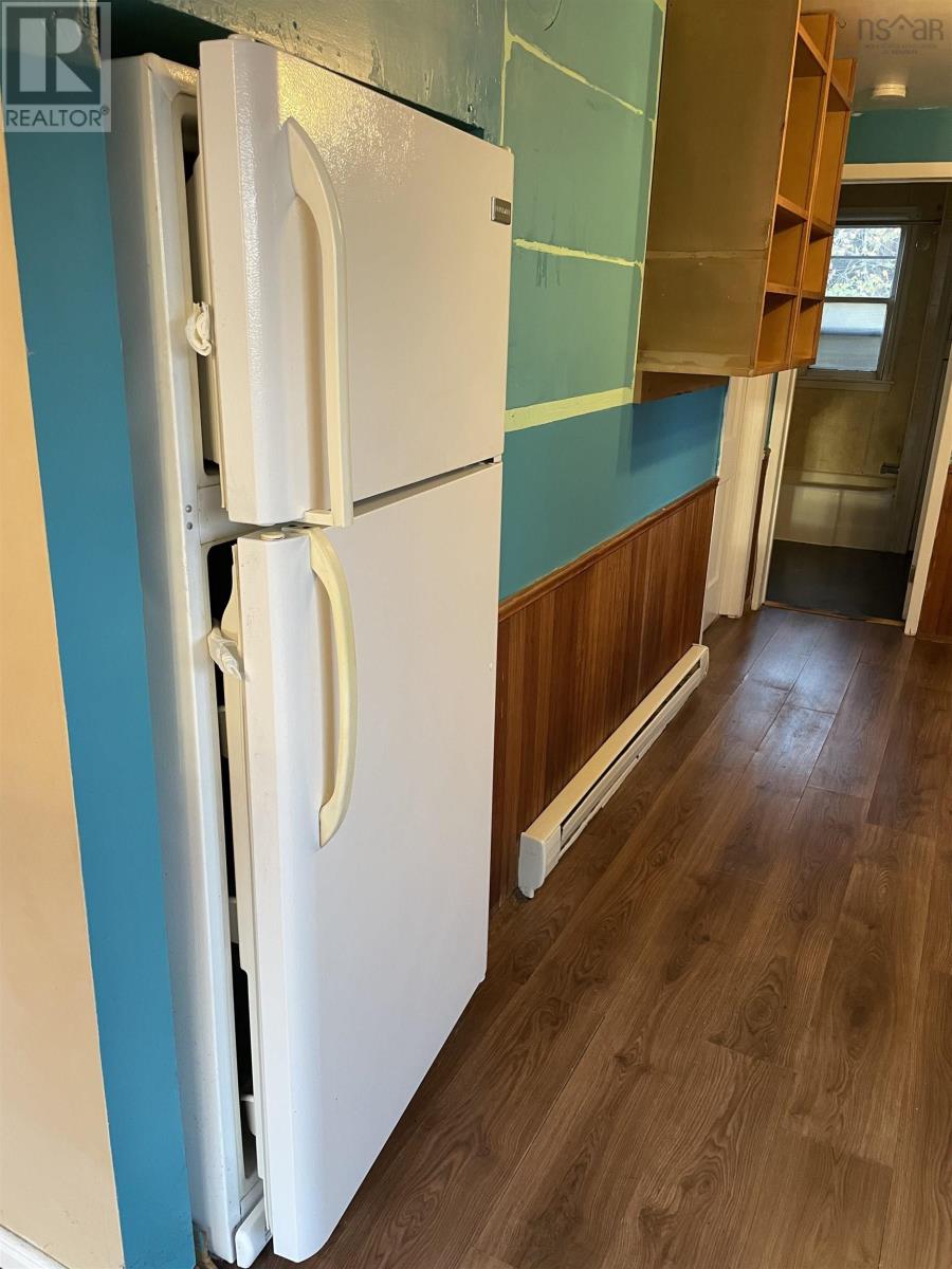 For sale 18 HILL CREST Avenue, Brooklyn, Nova Scotia B0J1H0