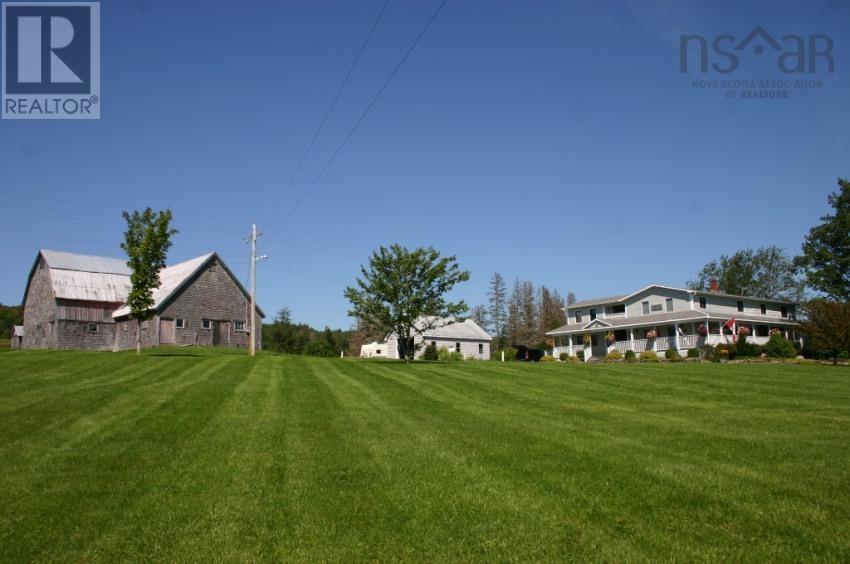 For sale 1817 Highway 205, Baddeck, Baddeck Bay, Nova Scotia B0E1B0