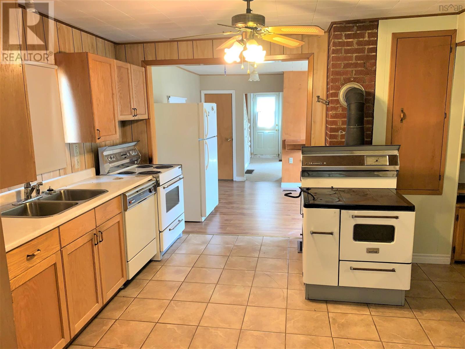 For sale 368 Hwy209 Highway, Apple River, Nova Scotia B0M1A0