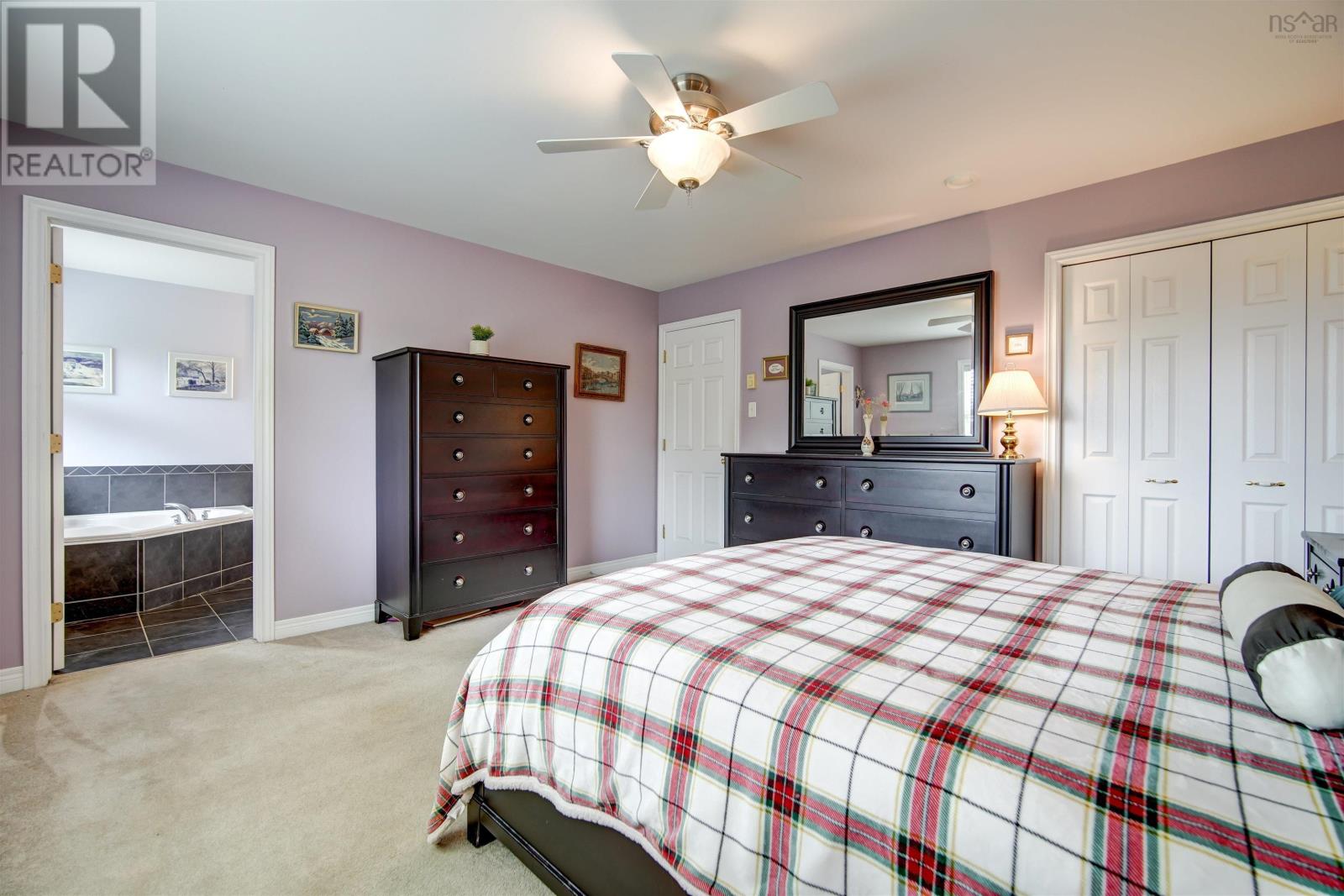 For sale 20 Bramsbury Lane, Stillwater Lake, Nova Scotia B3Z3Z6