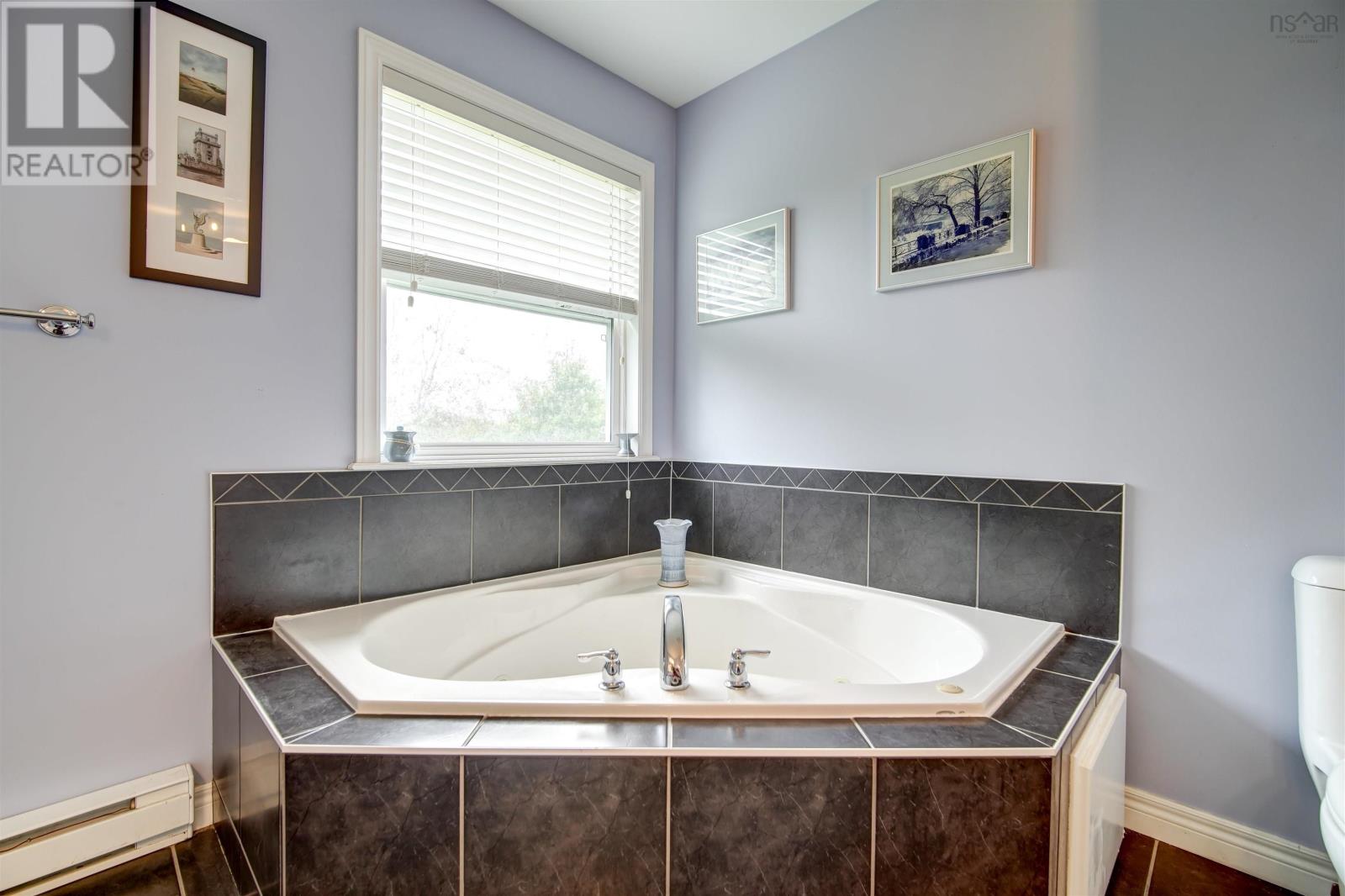 For sale 20 Bramsbury Lane, Stillwater Lake, Nova Scotia B3Z3Z6