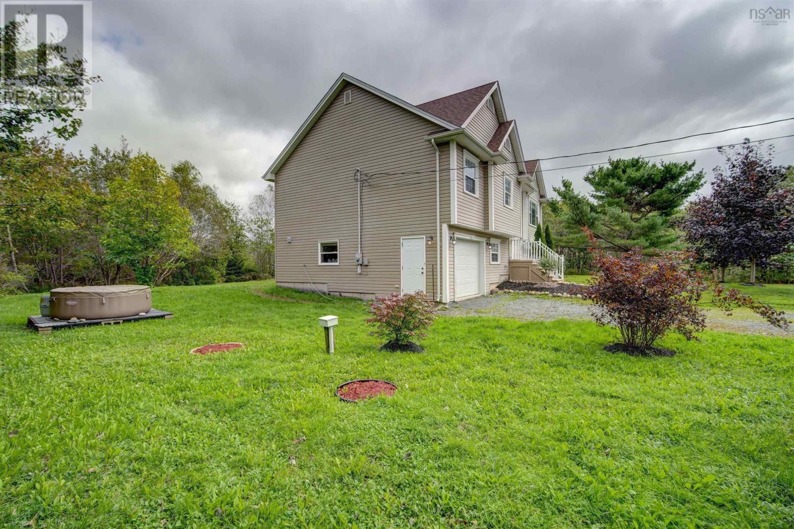 20 Bramsbury Lane, Stillwater Lake, Nova Scotia B3Z3Z6 REALTOR.ca