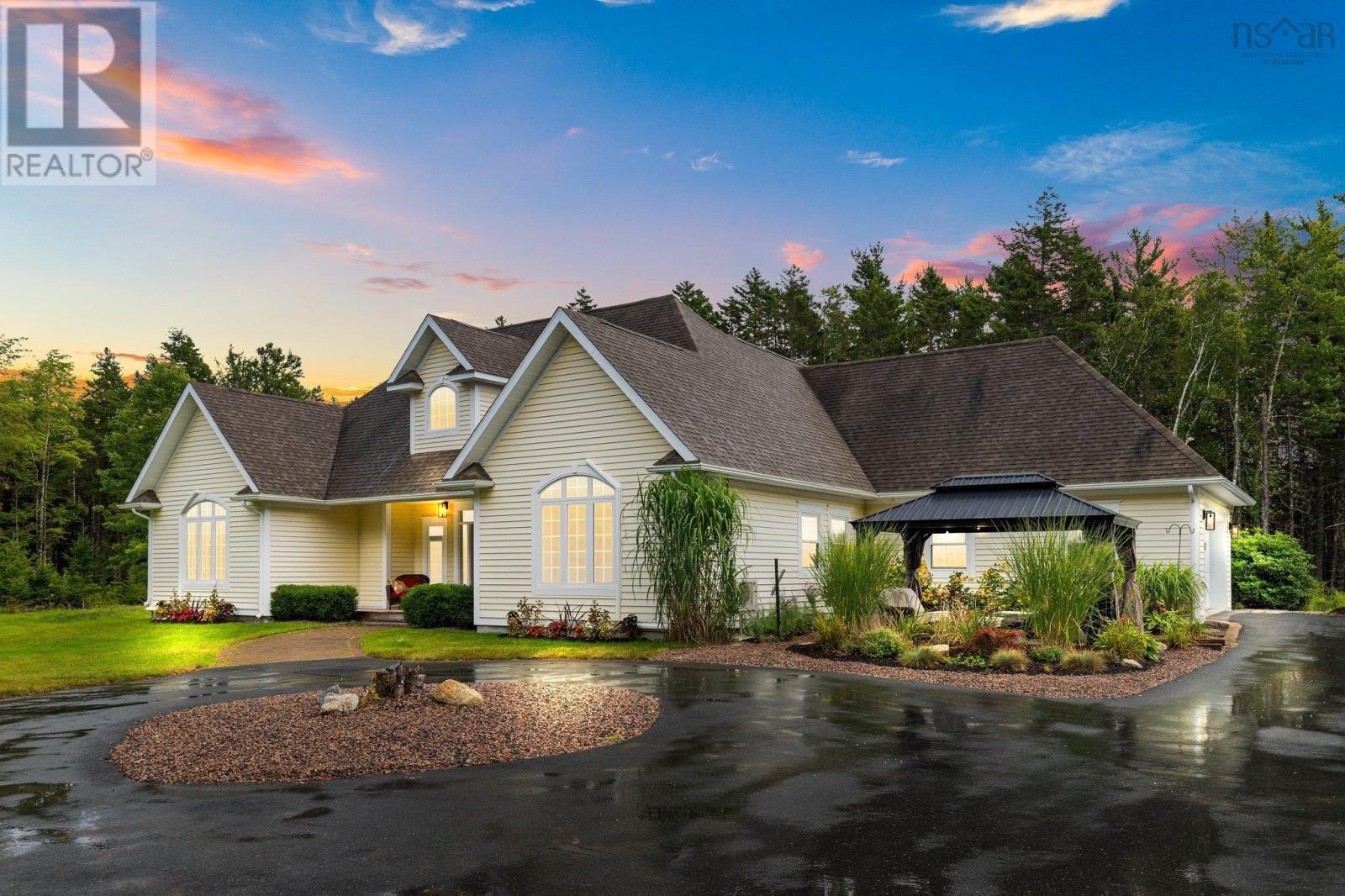 For sale 844 Highway 12, Chester Basin, Nova Scotia B0J1K0 202319402