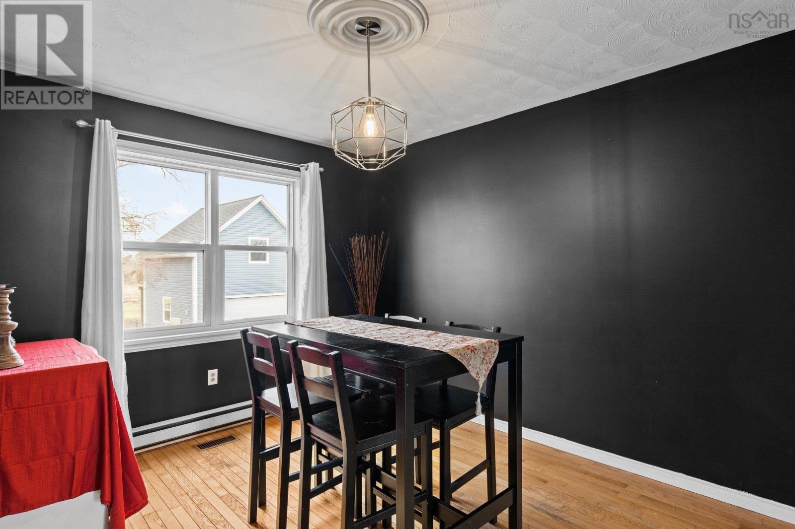 For sale 2868 Highway 2, Shubenacadie, Nova Scotia B0N2H0 202325582 REALTOR.ca