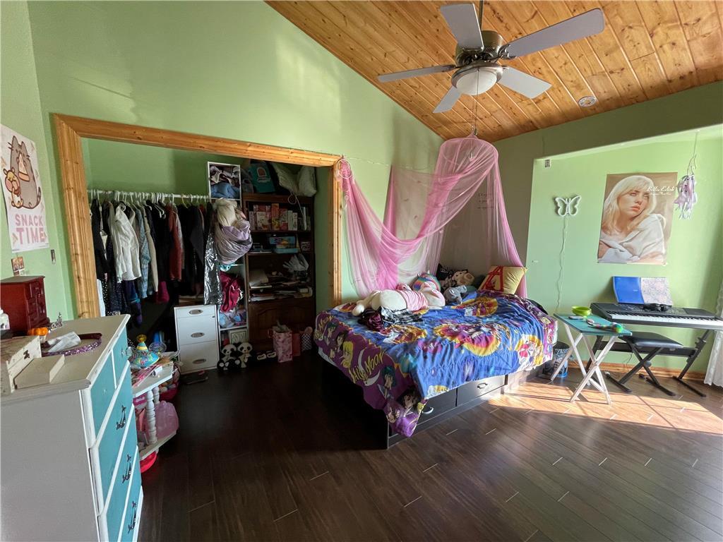 For sale 266 Shoreline Road, Cranberry Portage, Manitoba R0B0H0