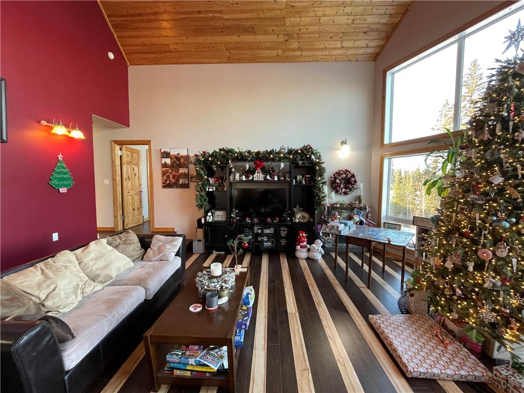 For sale 266 Shoreline Road, Cranberry Portage, Manitoba R0B0H0