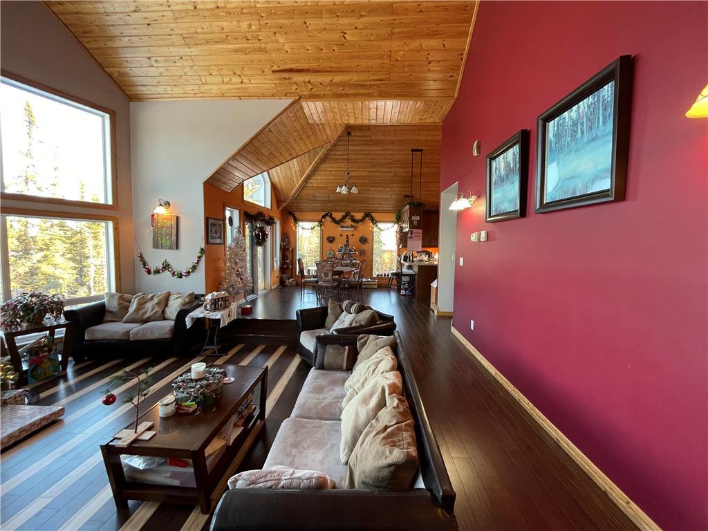 For sale 266 Shoreline Road, Cranberry Portage, Manitoba R0B0H0