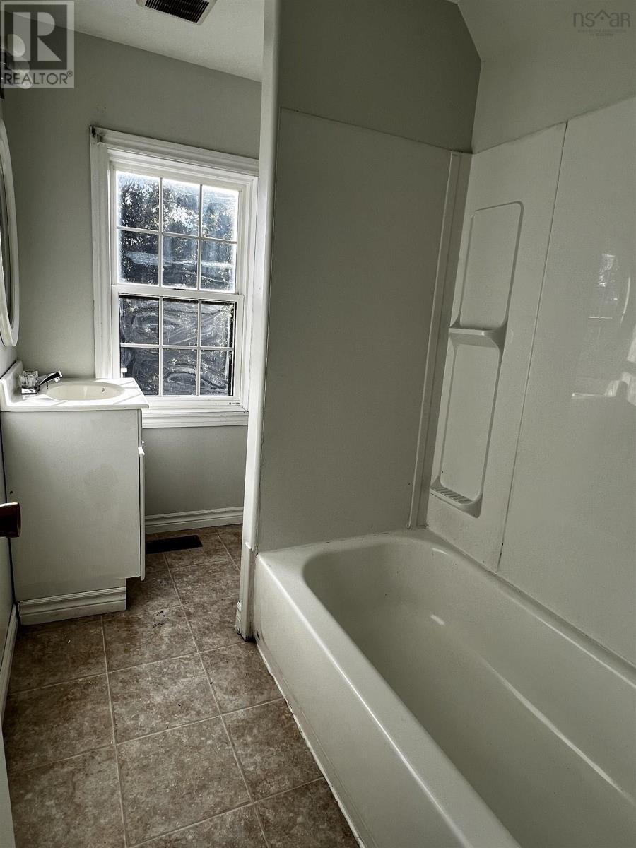 For sale 83 BORDEN Street, Glace Bay, Nova Scotia B1A1Y5 202319968 REALTOR.ca