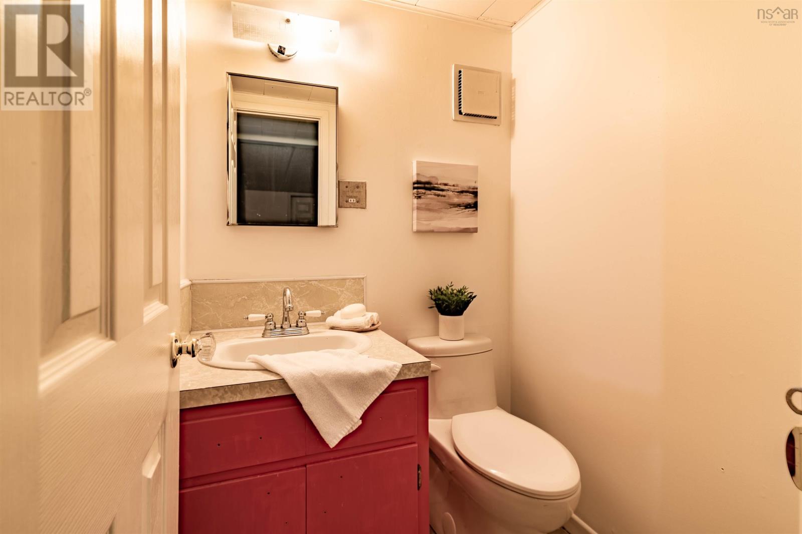 For sale 52 Woodland Drive, Wolfville, Nova Scotia B4P1H8 202322287