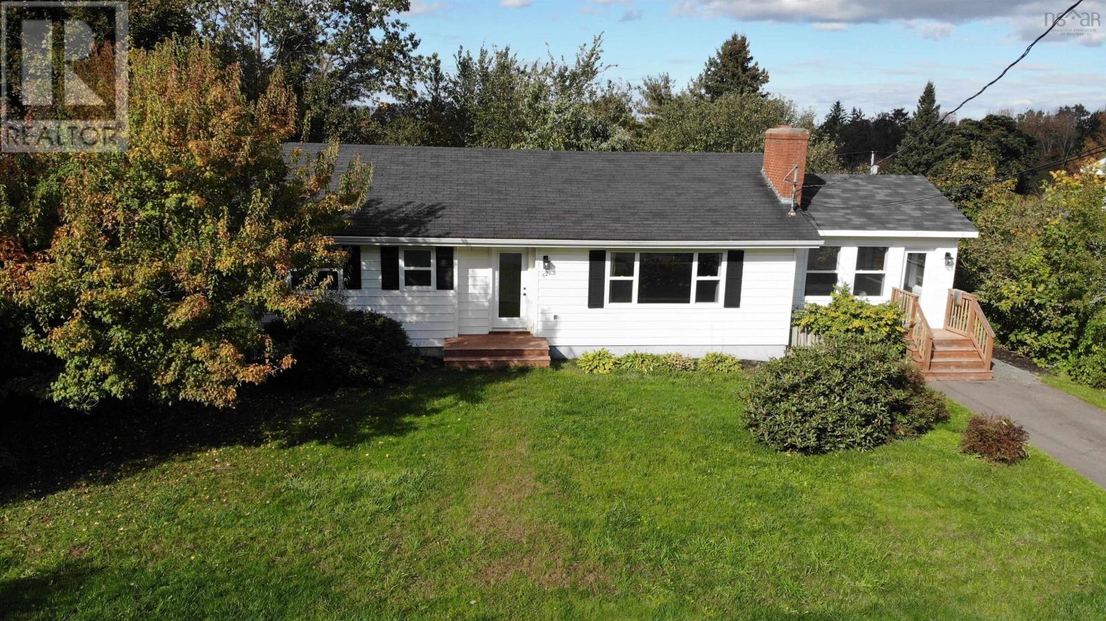 For sale 52 Woodland Drive, Wolfville, Nova Scotia B4P1H8 202322287