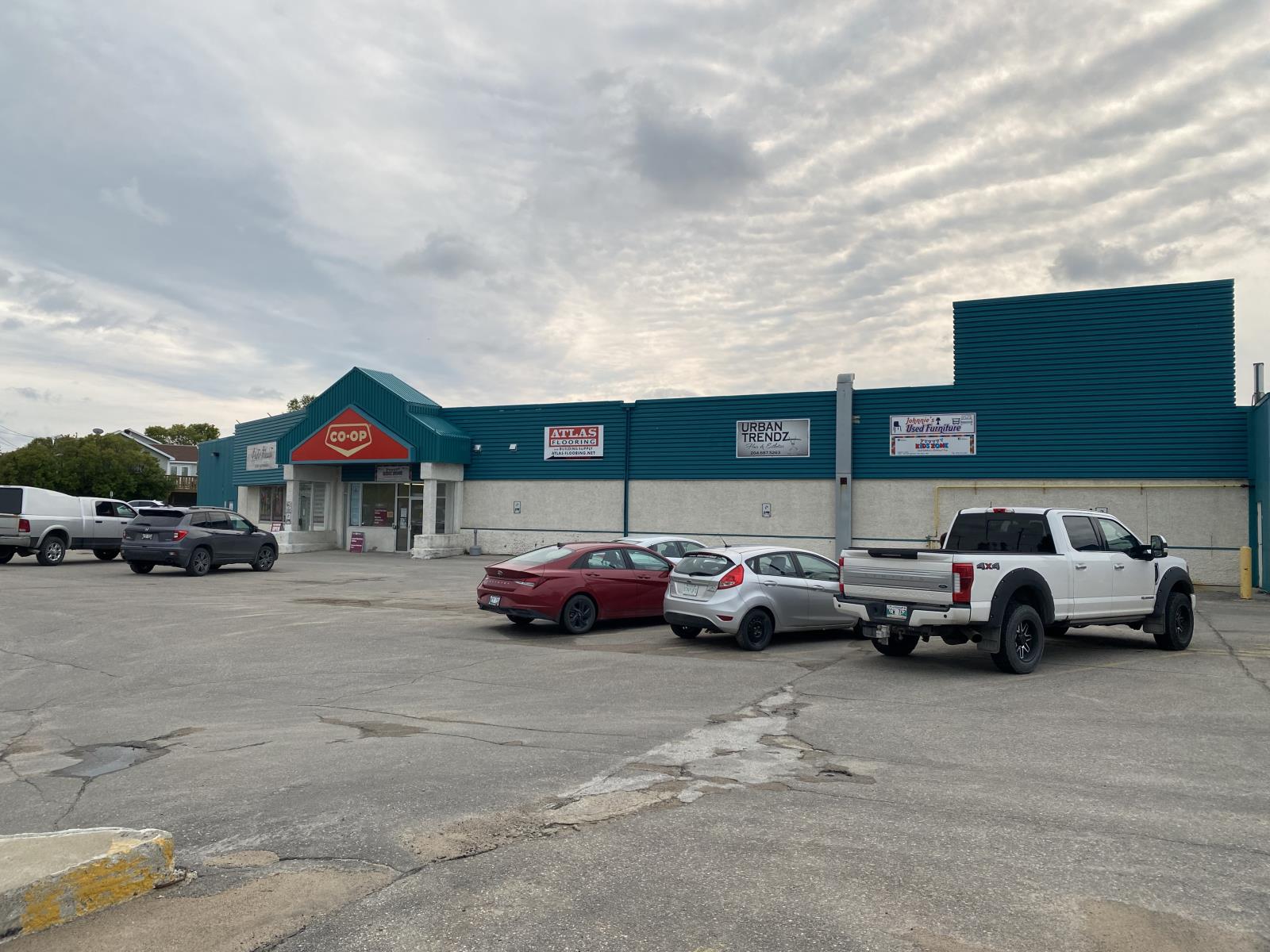 For sale 29 31 Main St, Flin Flon, Manitoba R8A1J5