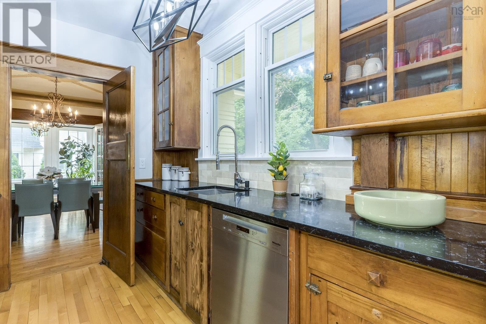 For sale 580 Main Street, Wolfville, Nova Scotia B4P1E6 202320863