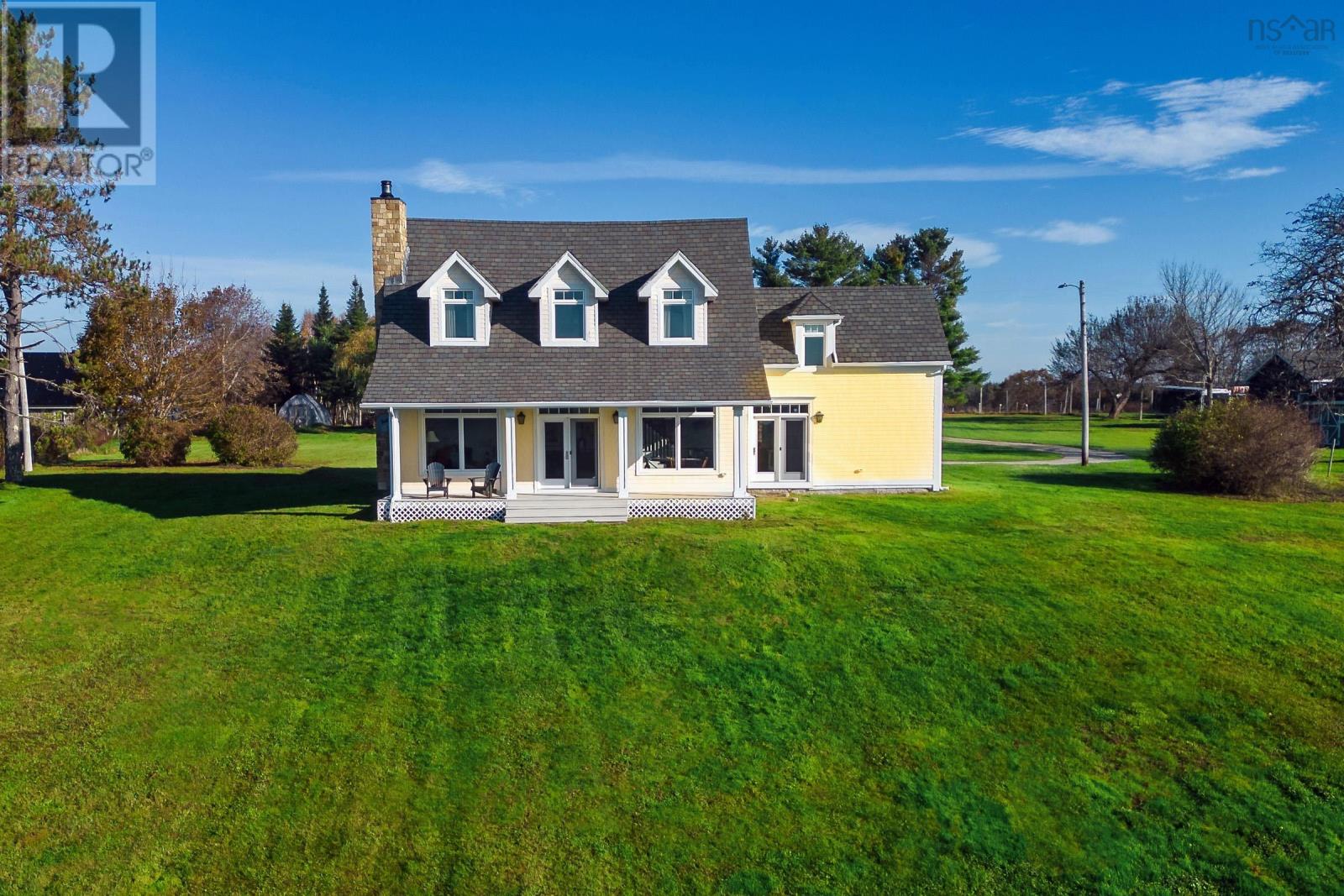 For sale 8473 Highway 3, Mahone Bay, Nova Scotia B0J2E0 202322299