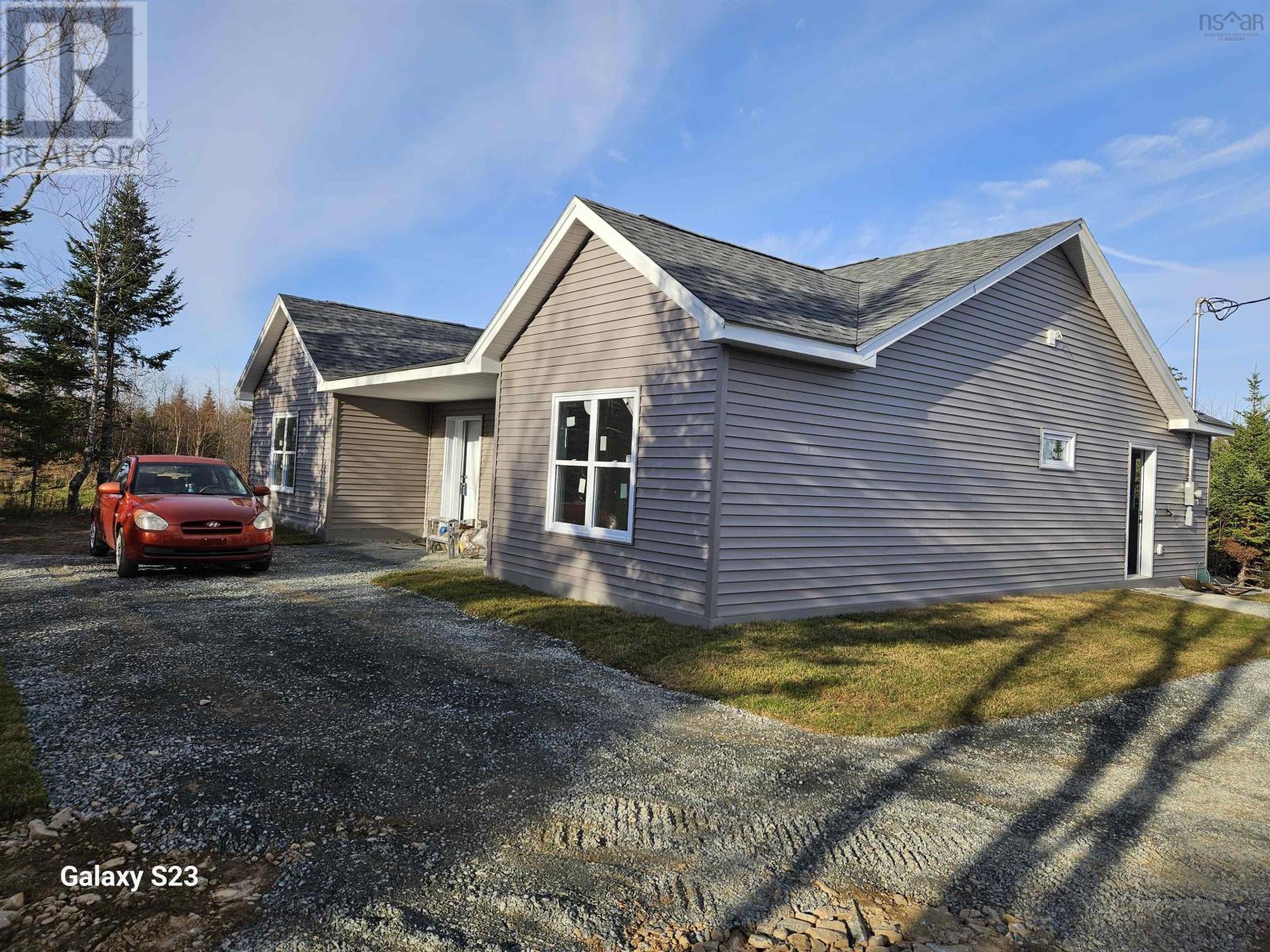 For sale 85 Glasgow Road, East Preston, Nova Scotia B2Z1E9 202400738