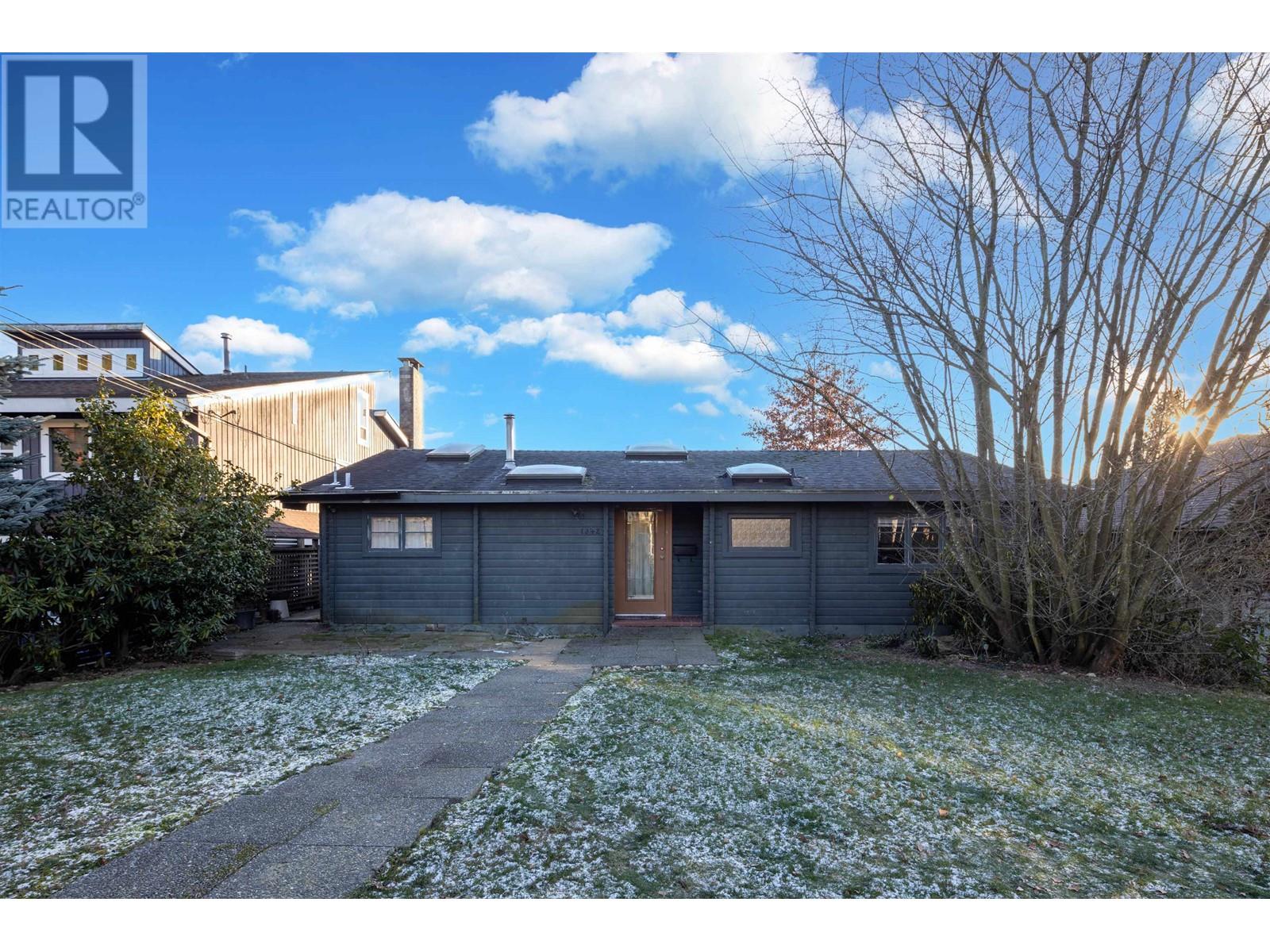 For sale 1342 FULTON AVENUE, West Vancouver, British Columbia V7T1N8