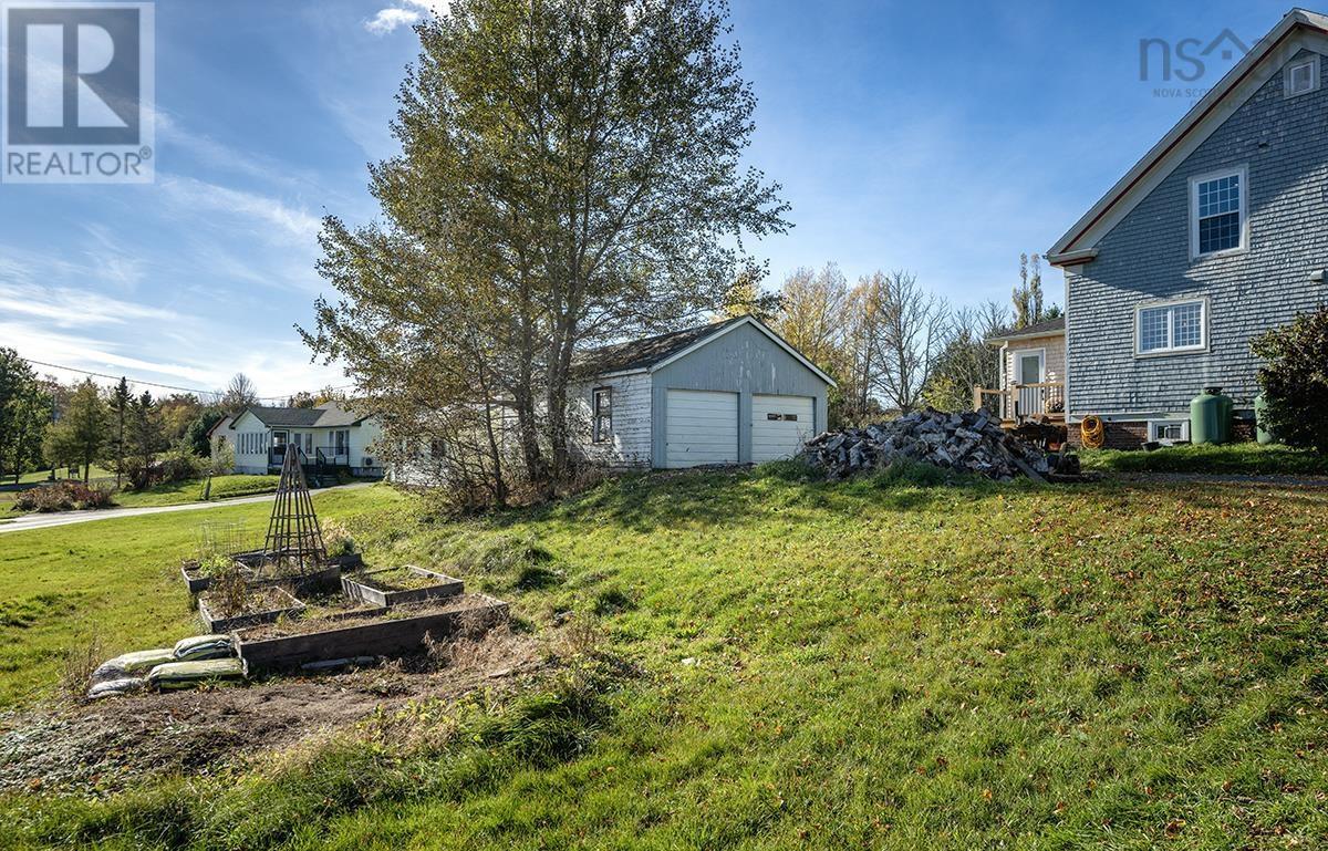 For sale 2036 Highway 1, Falmouth, Nova Scotia B0P1P0 202323507