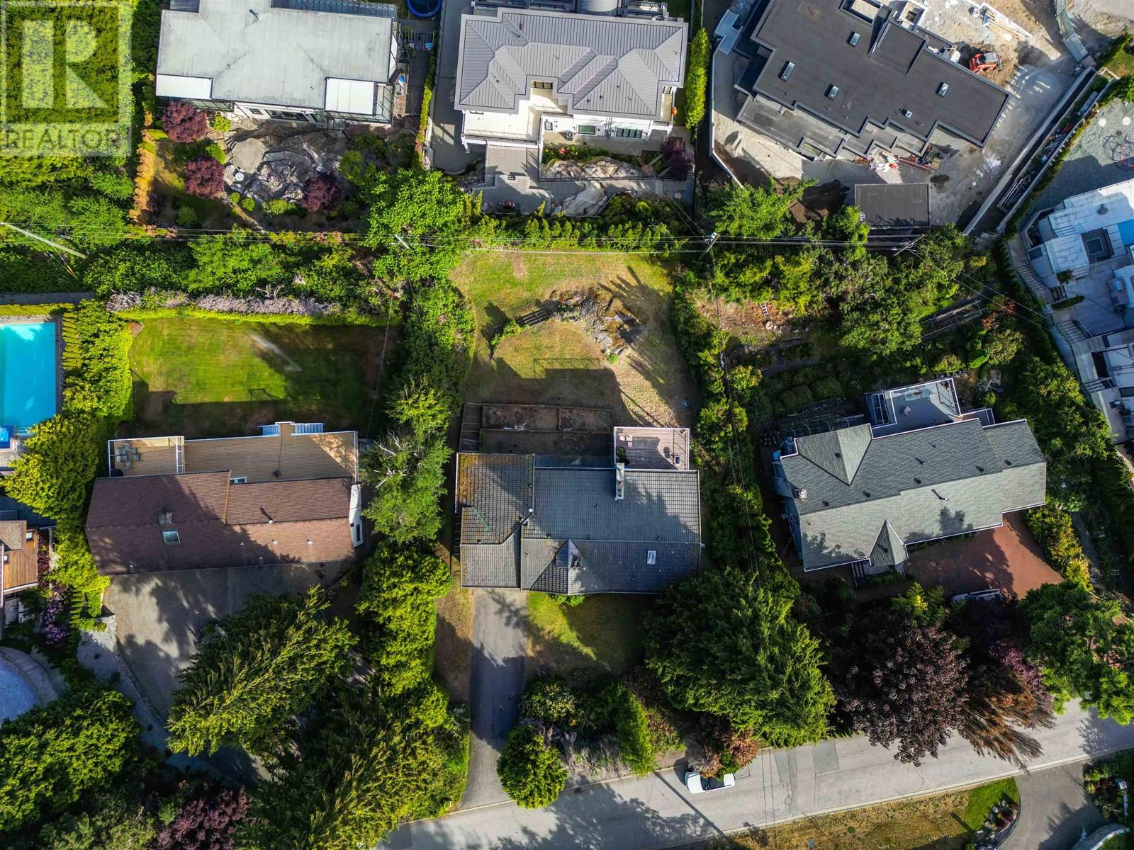 For sale 1031 MILLSTREAM ROAD, West Vancouver, British Columbia V7S2C6