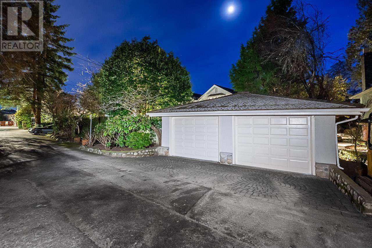 For sale 4480 ROSS CRESCENT, West Vancouver, British Columbia V7W1B2