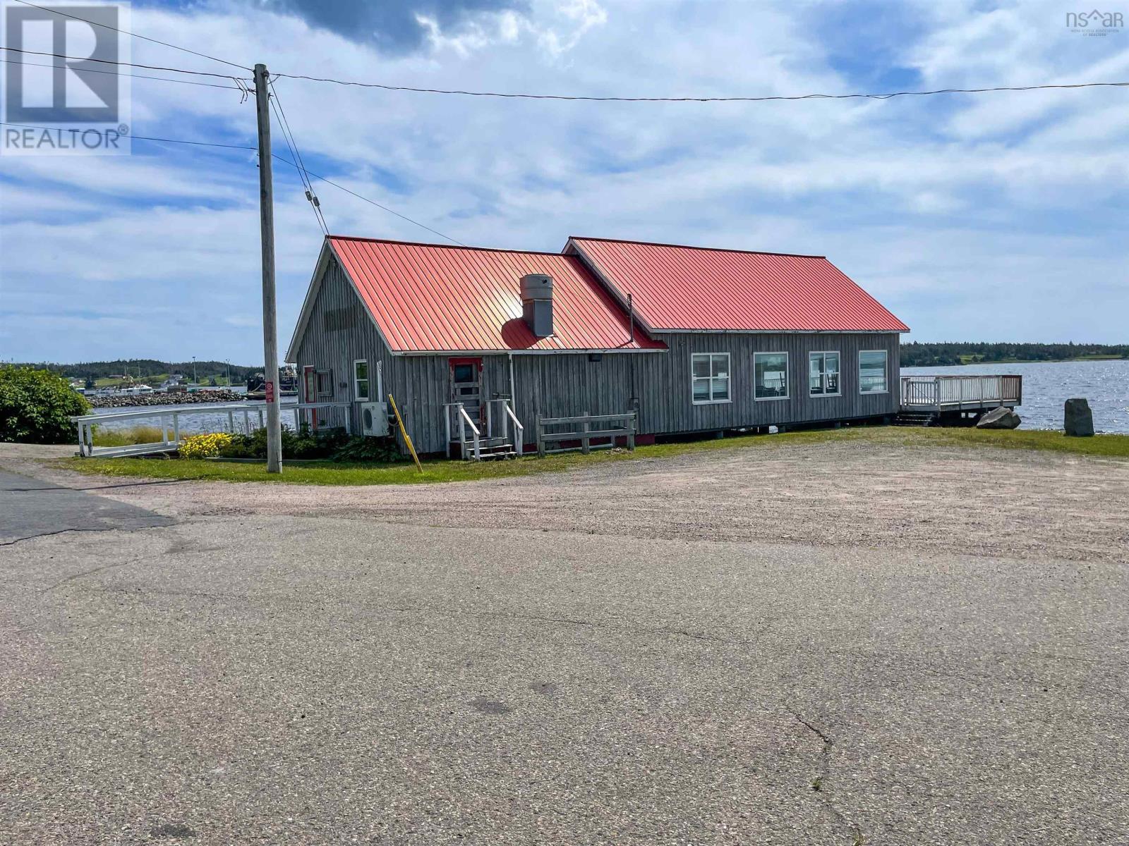 For sale 41 Commercial Street, Louisbourg, Nova Scotia B1C1B5 202323594 REALTOR.ca