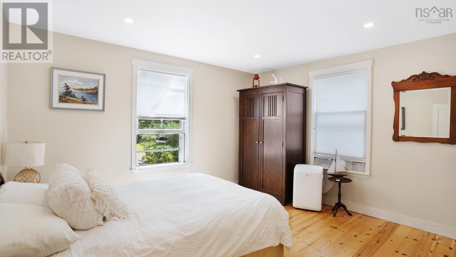 For sale 350 Main Street, Mahone Bay, Nova Scotia B0J2E0 202318056