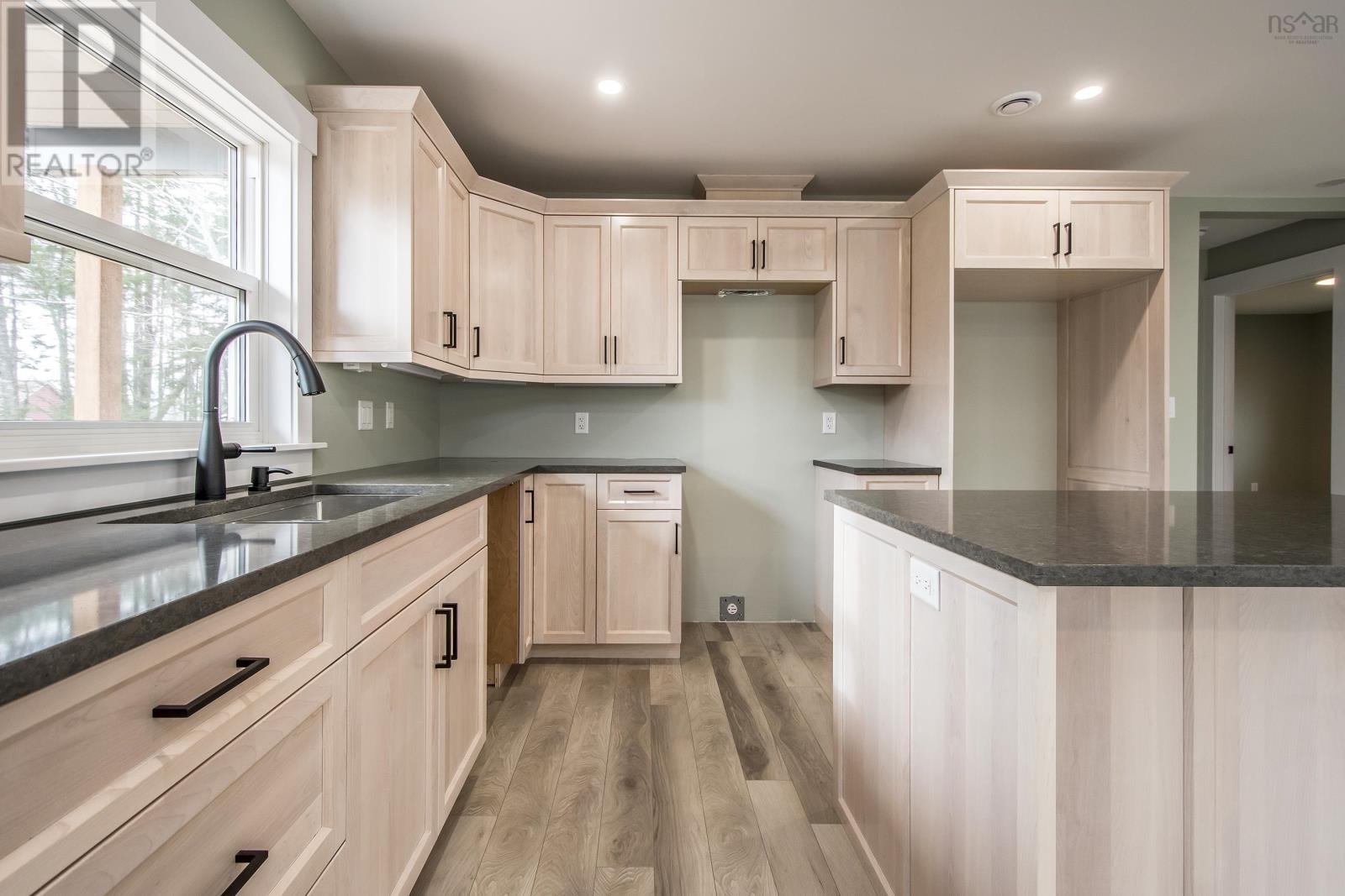 For sale 138 Edward Drive, Enfield, Nova Scotia B2T1H8 202323771