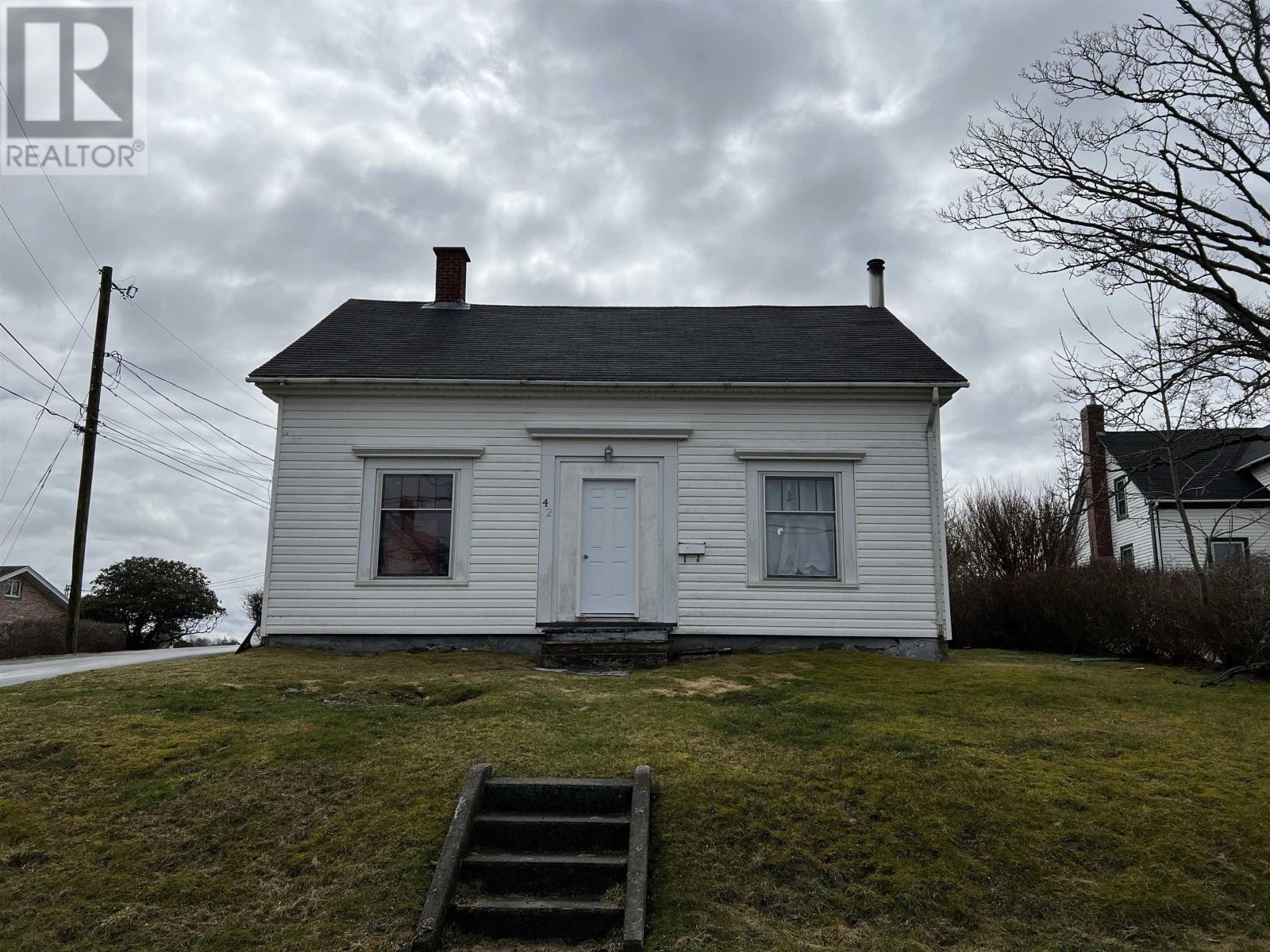 For sale 42 Vancouver Street, Yarmouth, Nova Scotia B5A4A9 202316550