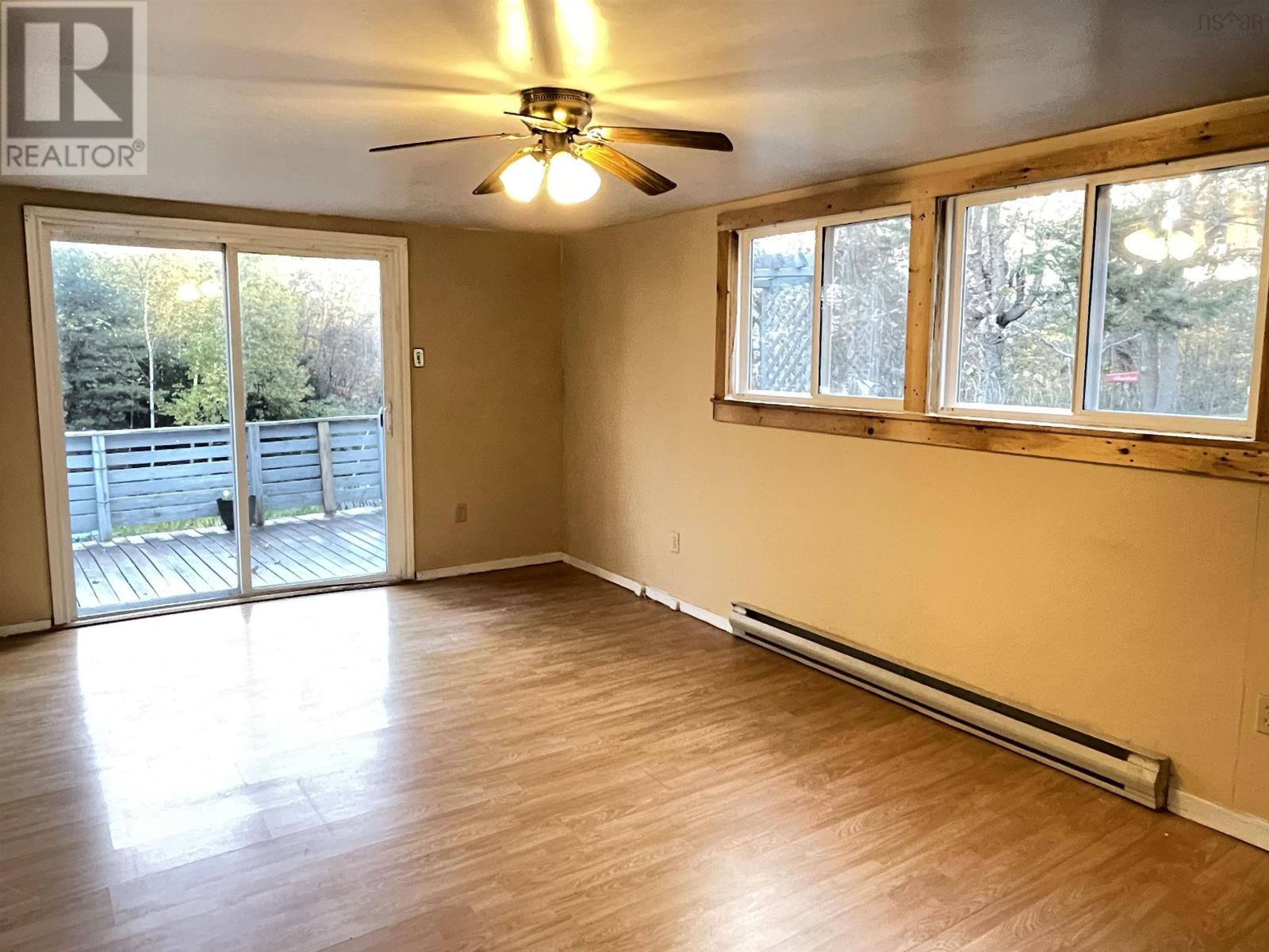 For sale 18 HILL CREST Avenue, Brooklyn, Nova Scotia B0J1H0