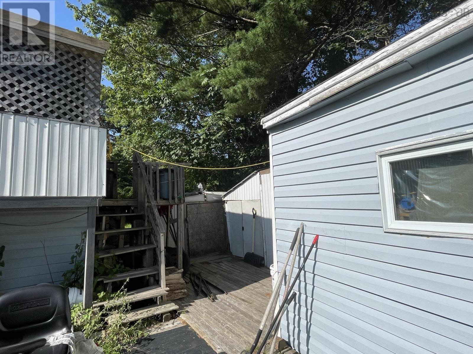 For sale 18 HILL CREST Avenue, Brooklyn, Nova Scotia B0J1H0