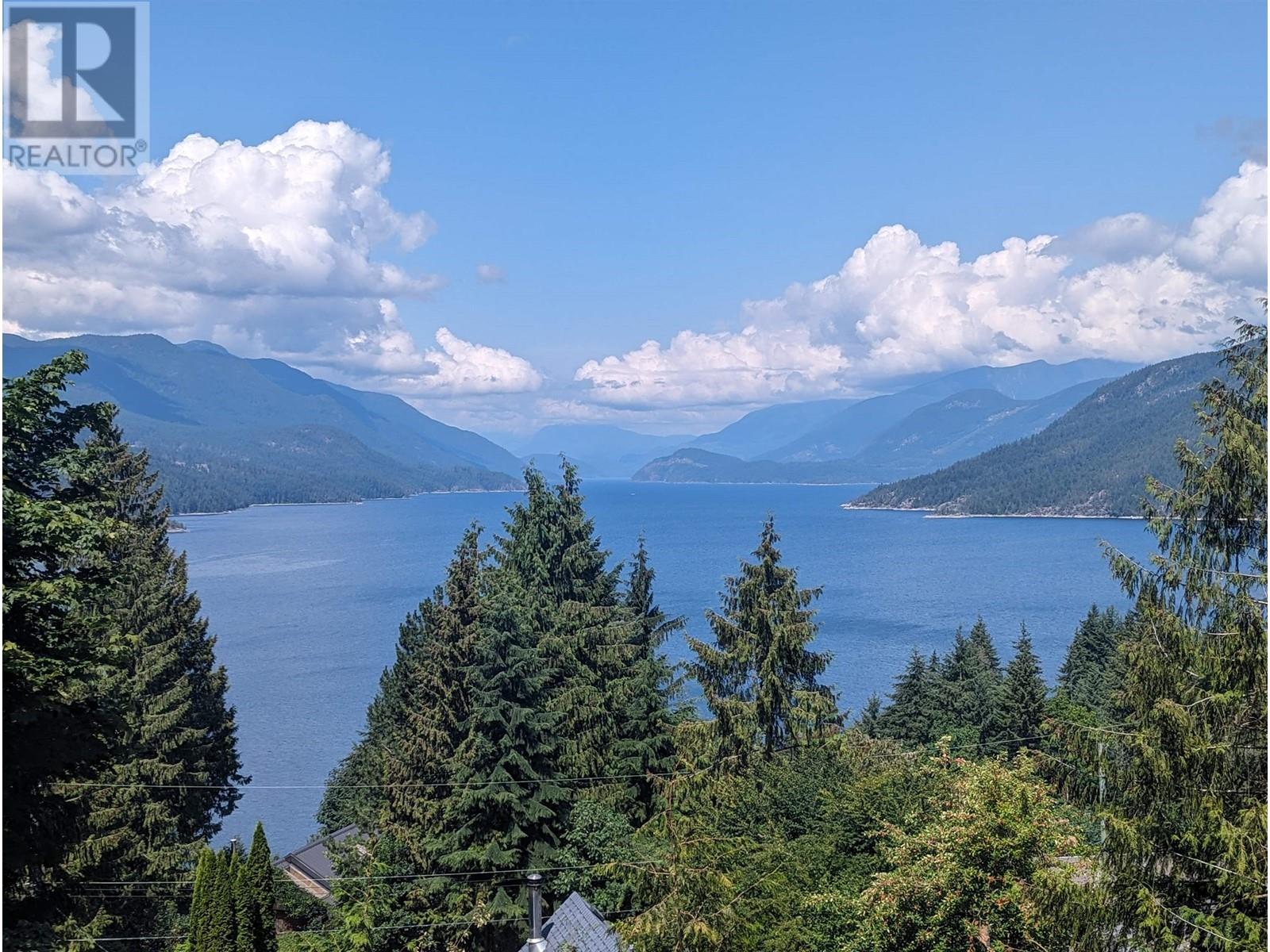 For sale 5894 SKOOKUMCHUK ROAD, Sechelt, British Columbia V7Z0E1