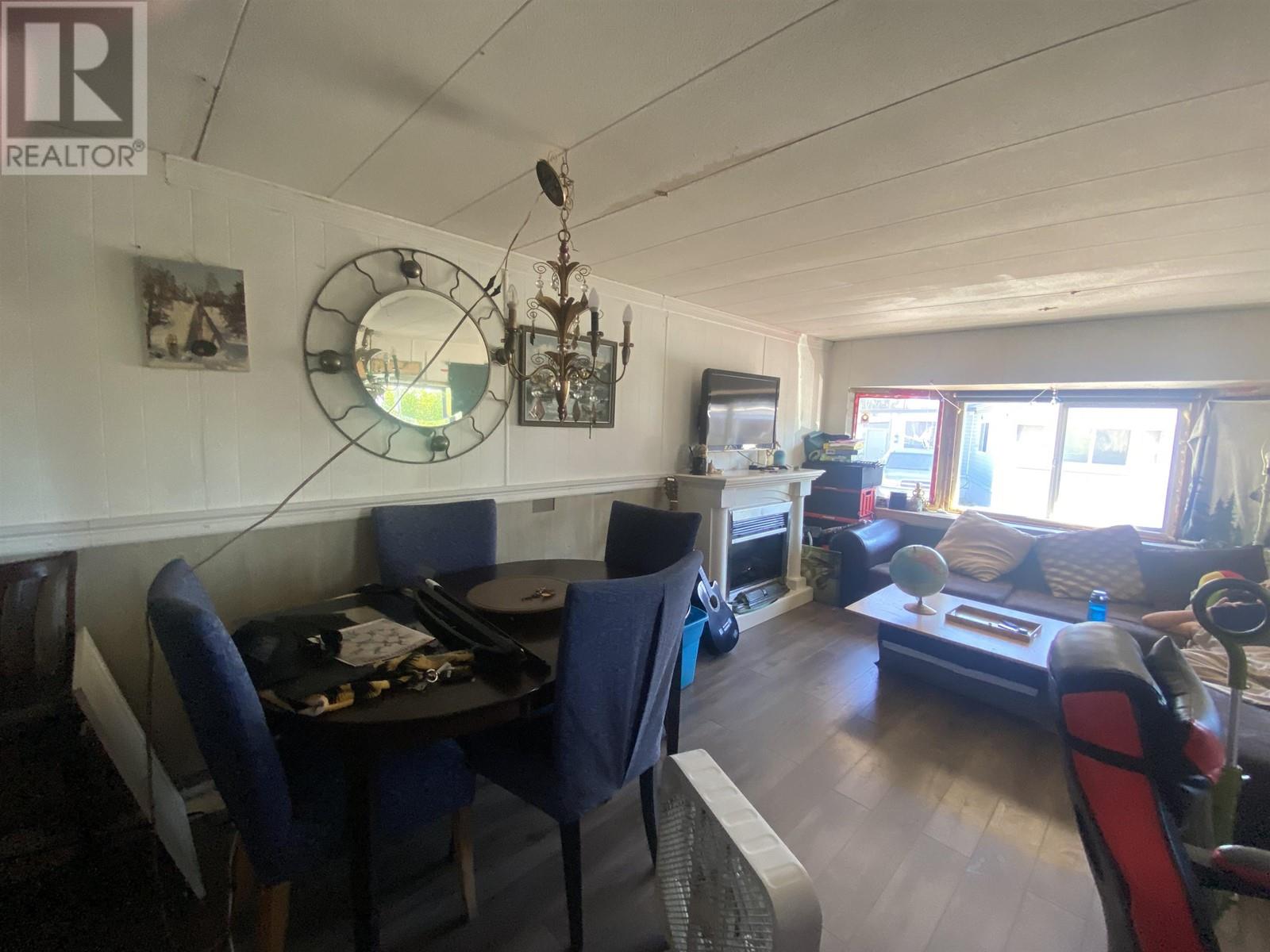 For sale 101 201 CAYER STREET, Coquitlam, British Columbia V3K5A9