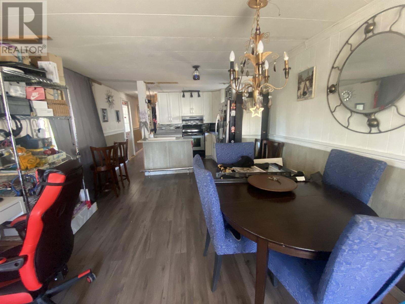 For sale 101 201 CAYER STREET, Coquitlam, British Columbia V3K5A9