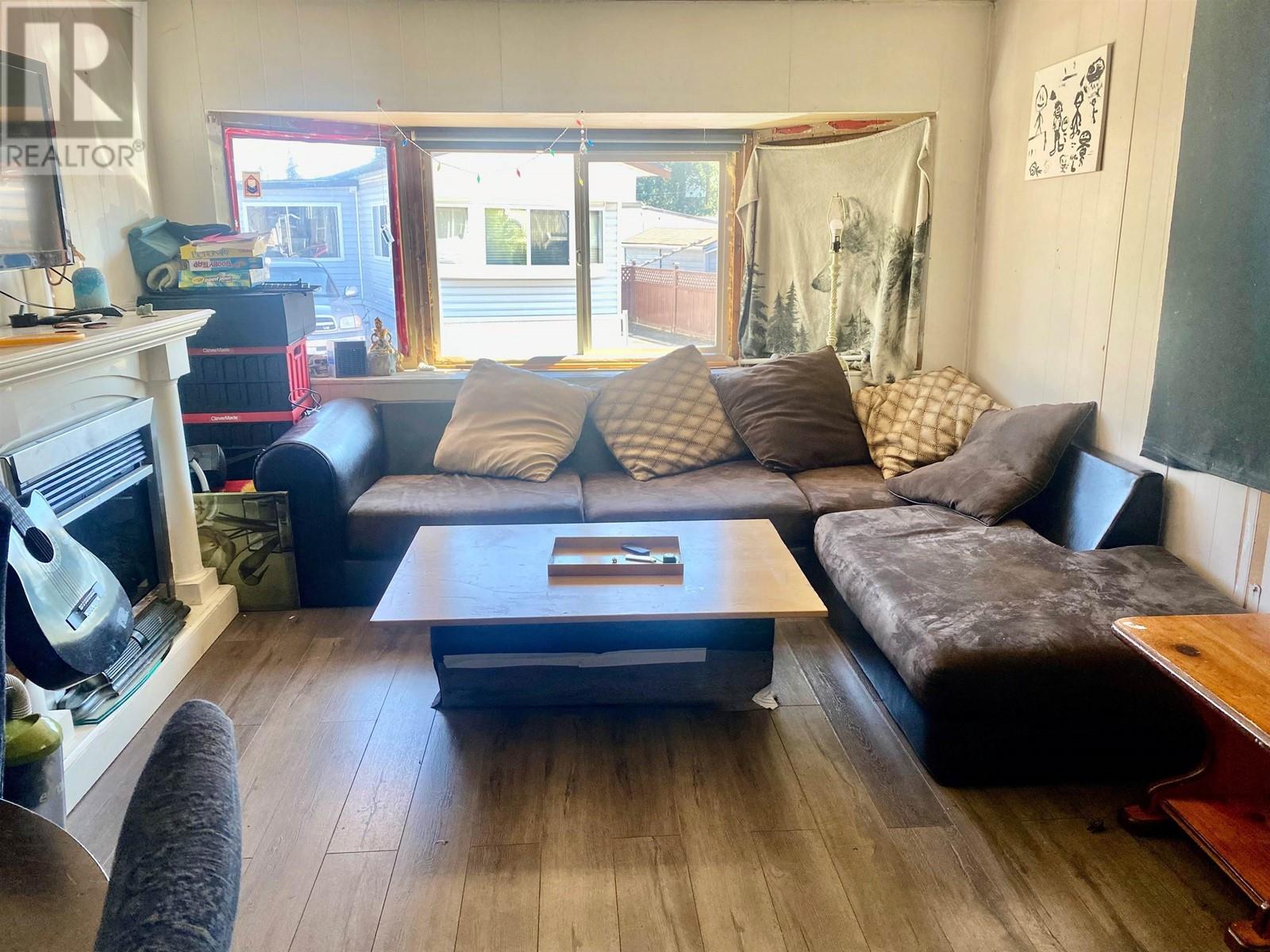 For sale 101 201 CAYER STREET, Coquitlam, British Columbia V3K5A9