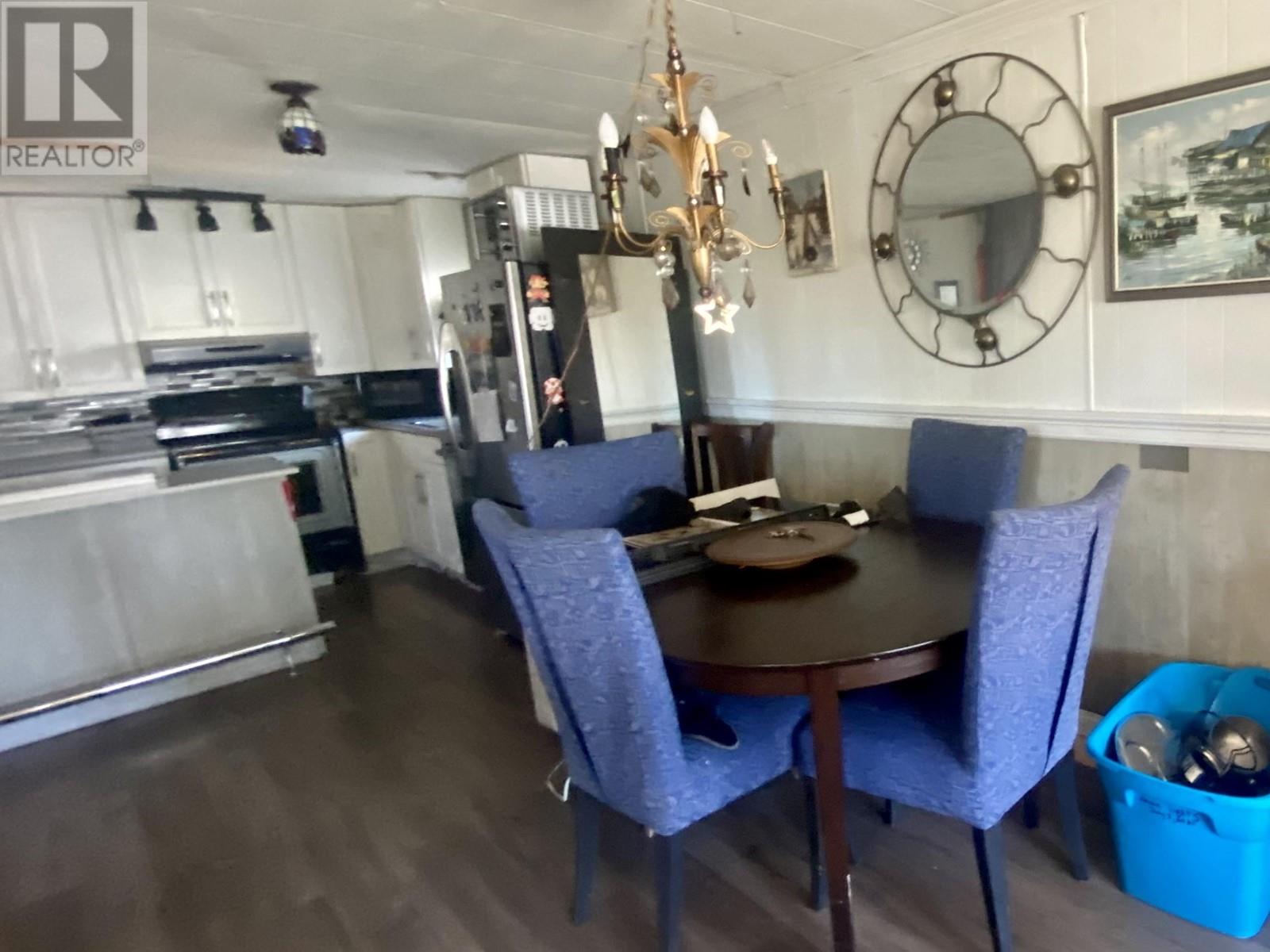 For sale 101 201 CAYER STREET, Coquitlam, British Columbia V3K5A9