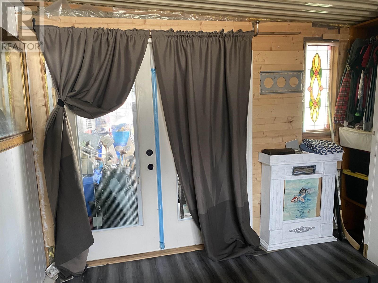 For sale 101 201 CAYER STREET, Coquitlam, British Columbia V3K5A9