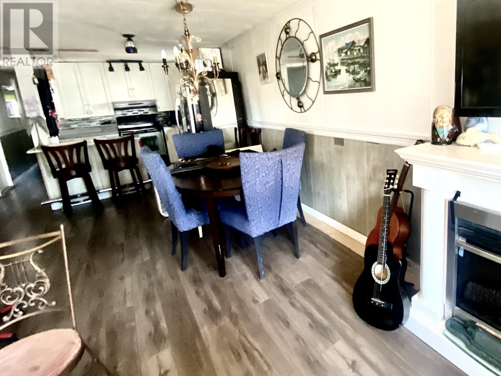 For sale 101 201 CAYER STREET, Coquitlam, British Columbia V3K5A9