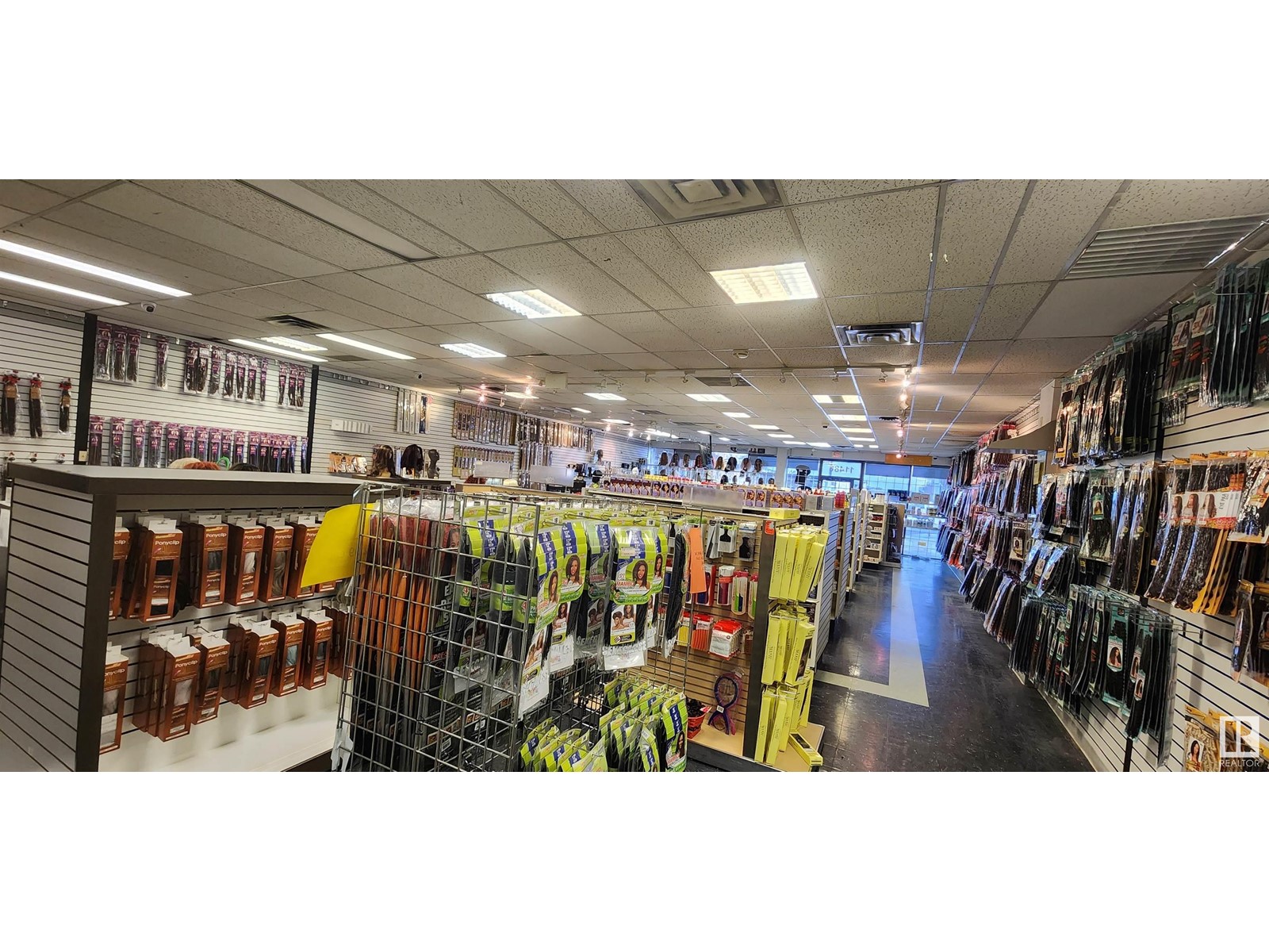 New store sells specialty fishing tackle