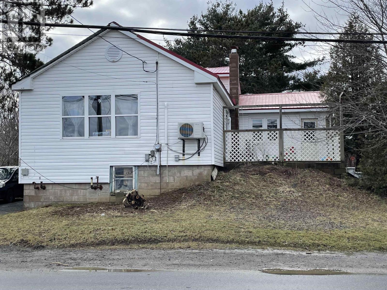 For sale 393 St. Phillips Street, Bridgewater, Nova Scotia B4V1W7