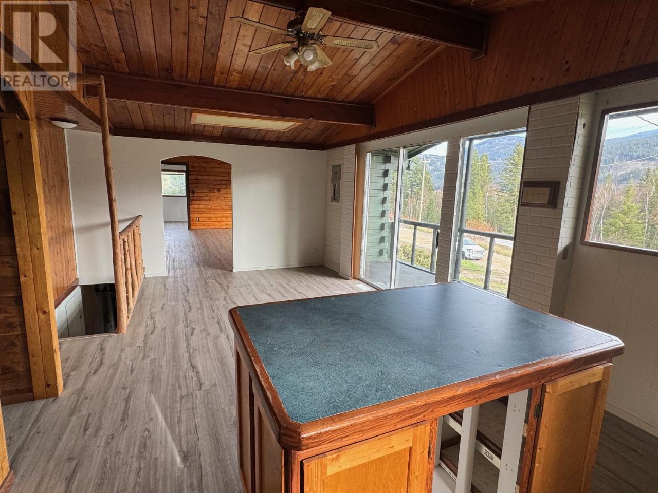 For sale 8945 THUYA CREEK ROAD, Little Fort, British Columbia 176643