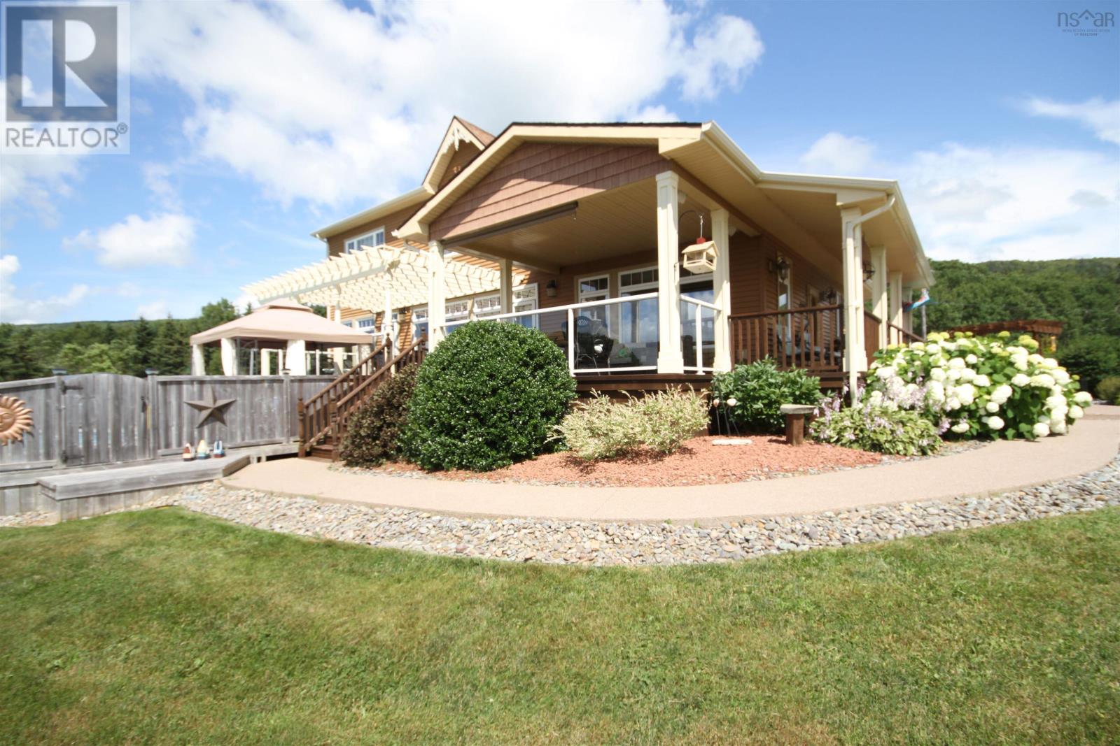 For sale 75 Macdonald Drive, Creignish, Nova Scotia B9A1C7 202402520