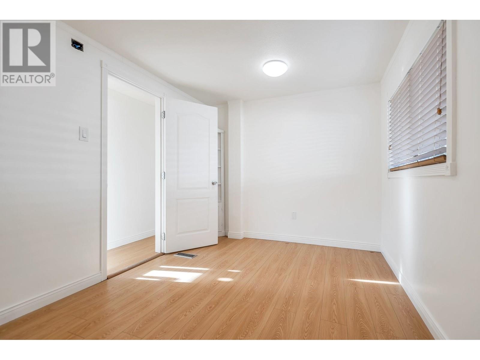 For sale 278 201 CAYER STREET, Coquitlam, British Columbia V3K5A9